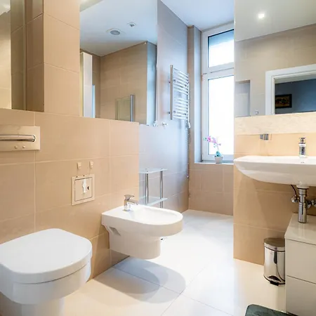 Victus Family Close To The By Renters